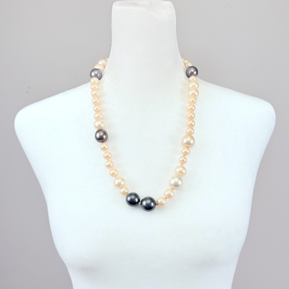 Vintage 1960s Kenneth Jay Lane Faux Tahitian and Cream Pearl Rhinestone Necklace - Picture 3 of 12